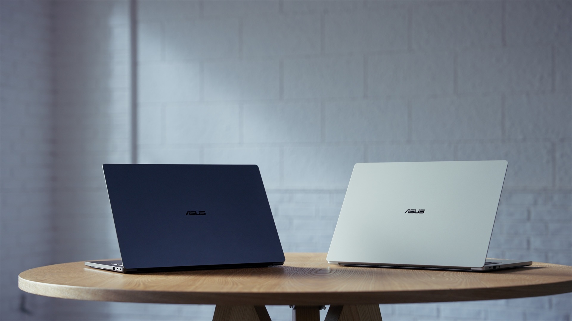 ASUS lleva las prestaciones de su gama alta para profesionales a un portátil más asequible con el nuevo ExpertBook A7