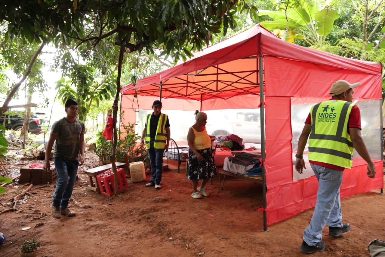MIDES inicia entrega de carpas familiares y mantiene atención a damnificados por el terremoto