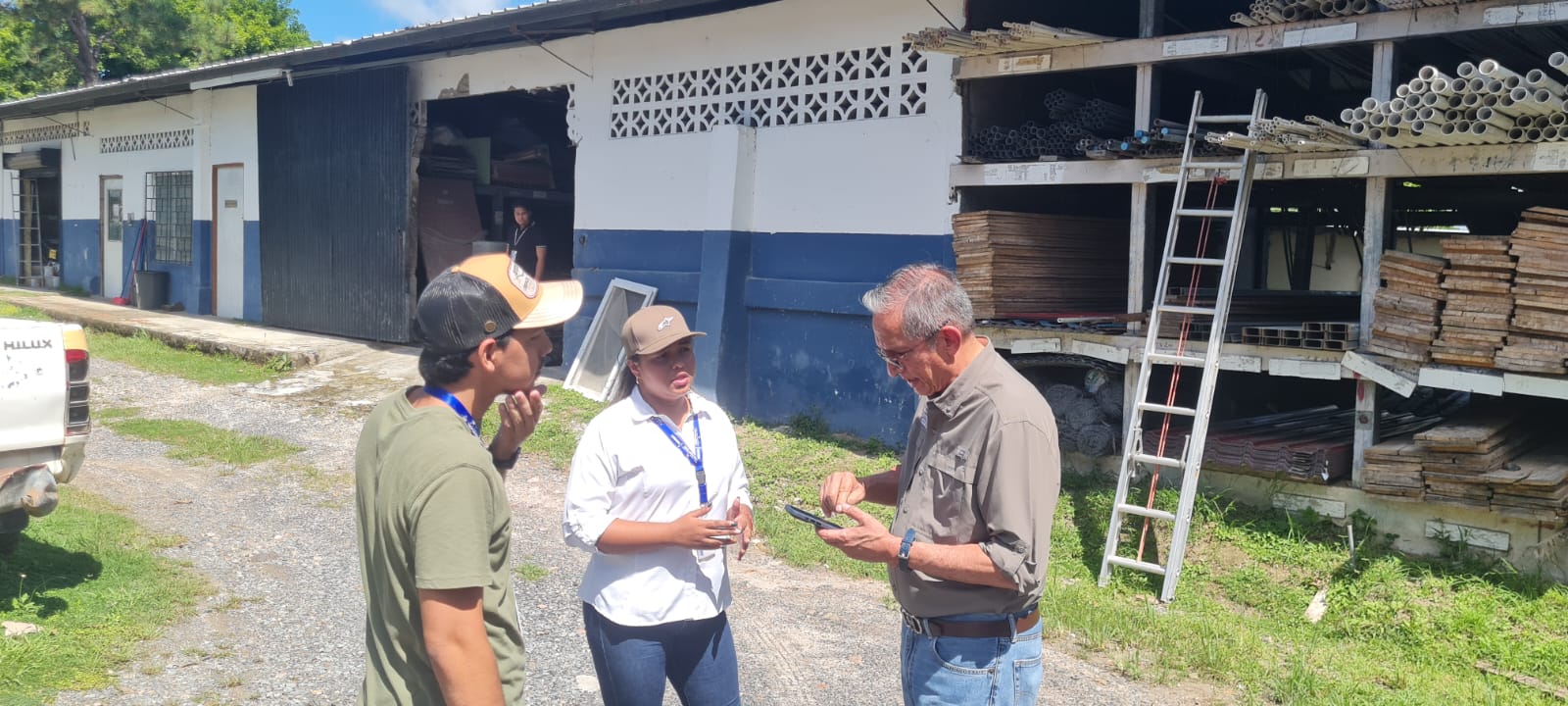 Jované coordina entrega de materiales de construcción a provincias afectadas por sismo