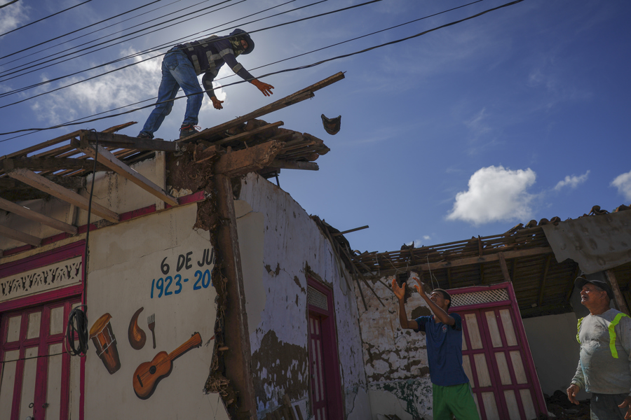 Panamá lucha por recuperar tras el terremoto unas casas de barro protegidas por la Unesco