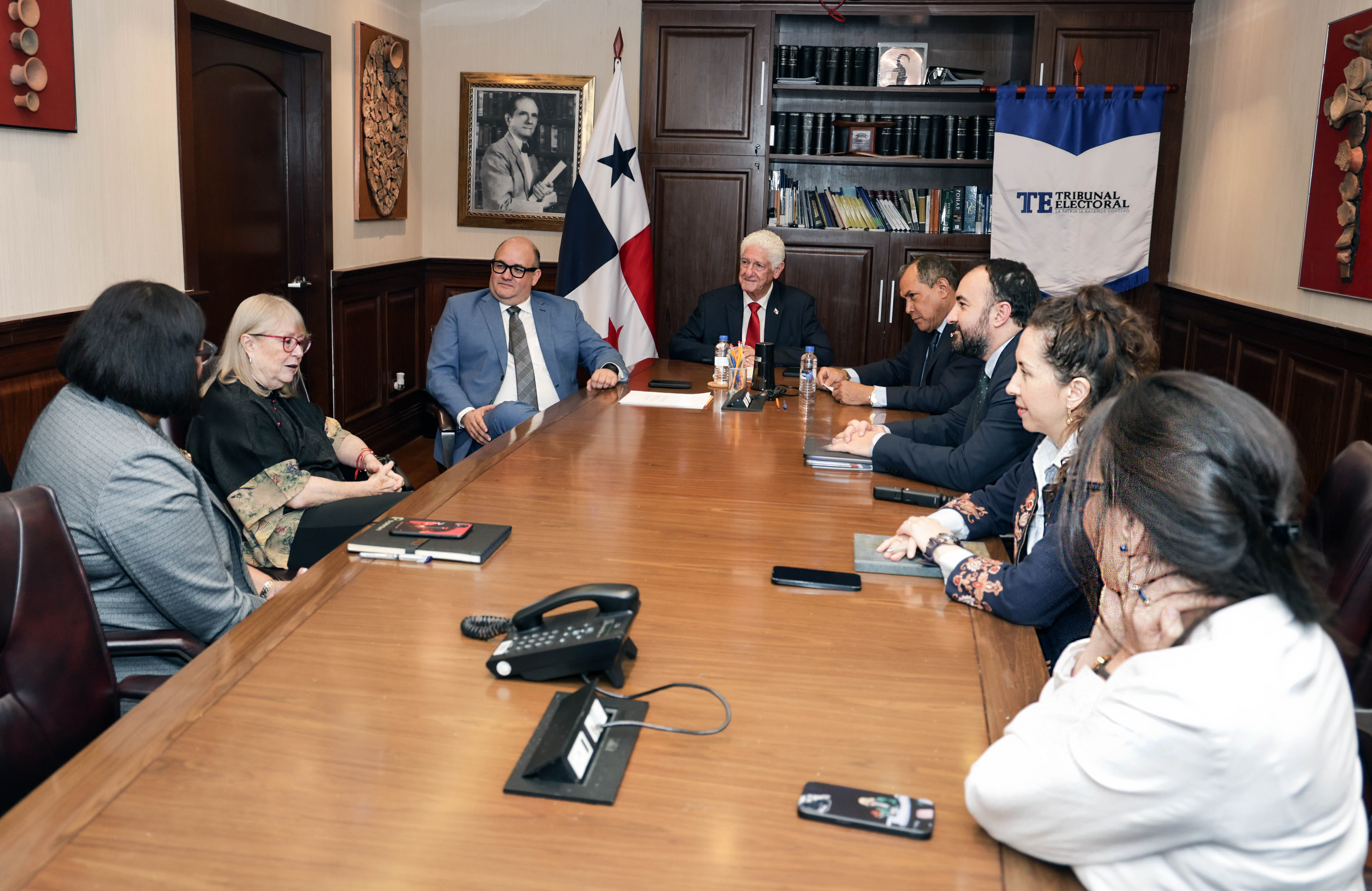 Misión de la OEA visita el Tribunal Electoral para impulsar la participación política de las mujeres
