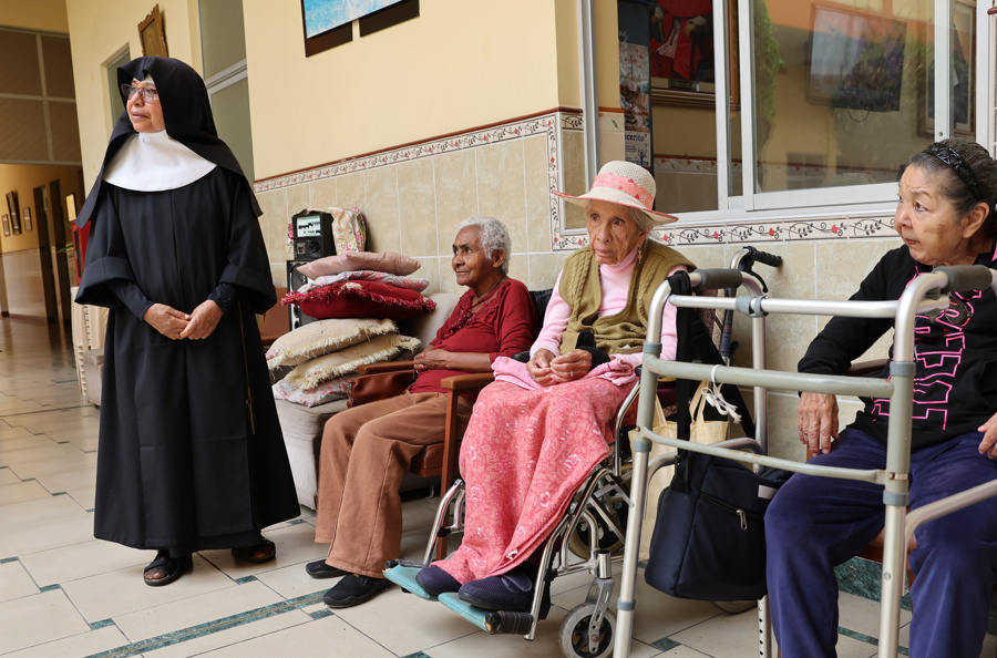 Esperanza renace en ancianos de Perú con visita del papa: "Nos ha devuelto ganas de vivir"