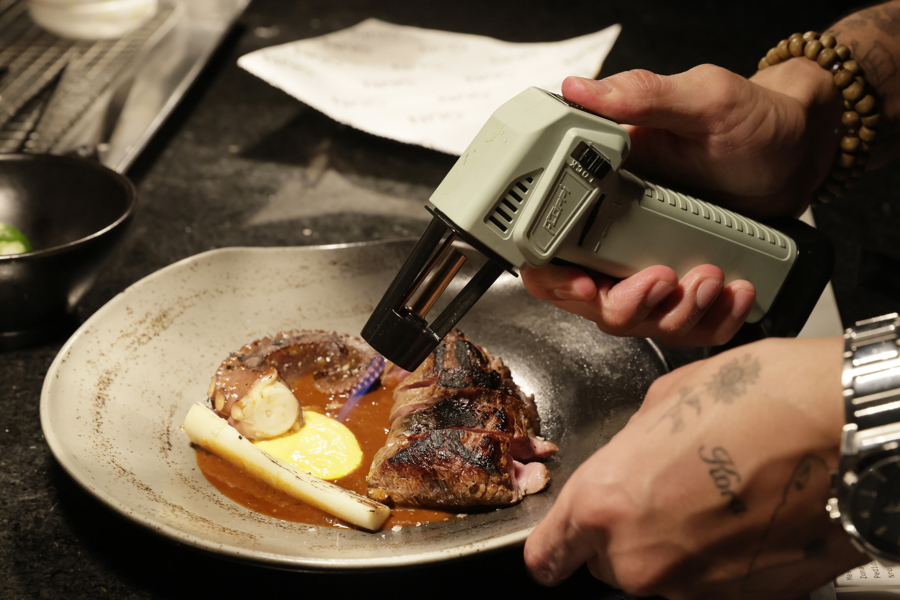 El chef del mejor restaurante latino en 2025 ahora fusiona cocina nikkei con colombiana