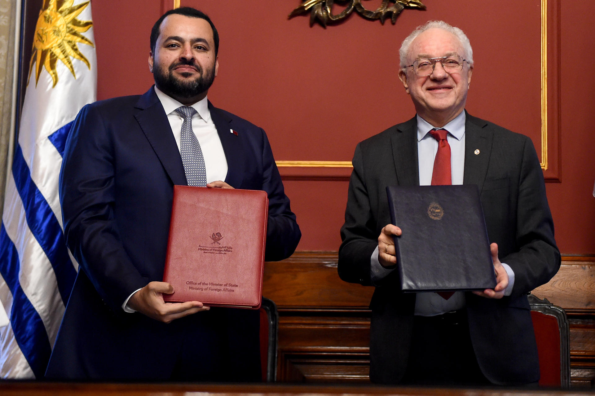 Uruguay y Catar firman un acuerdo para actuar en conjunto en mediaciones para la paz