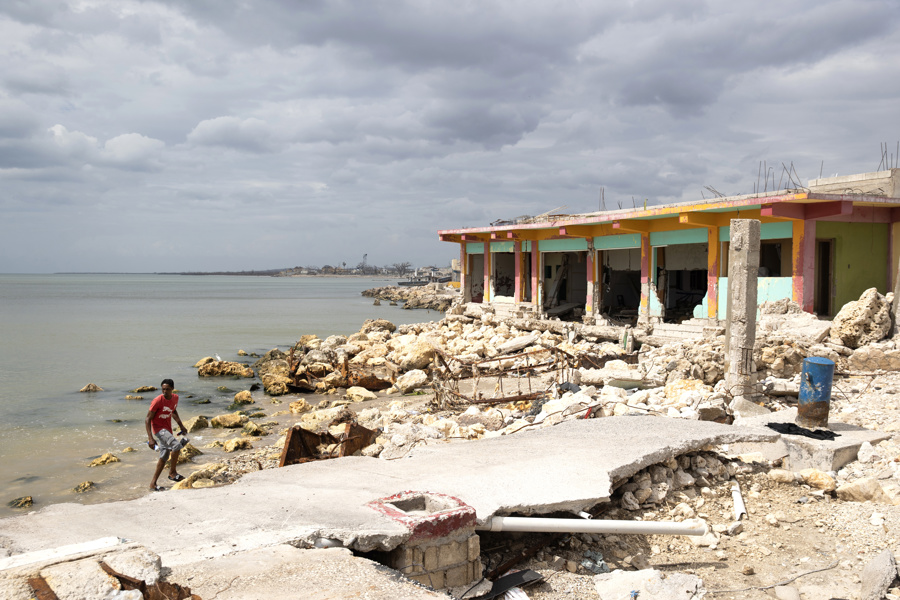 Heridas por cicatrizar un año después del paso del destructor huracán Melissa en Jamaica