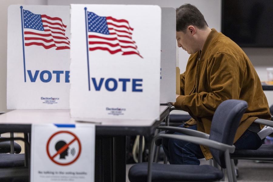 ¿Qué dicen las encuestas a un mes de las elecciones de medio mandato de Estados Unidos?