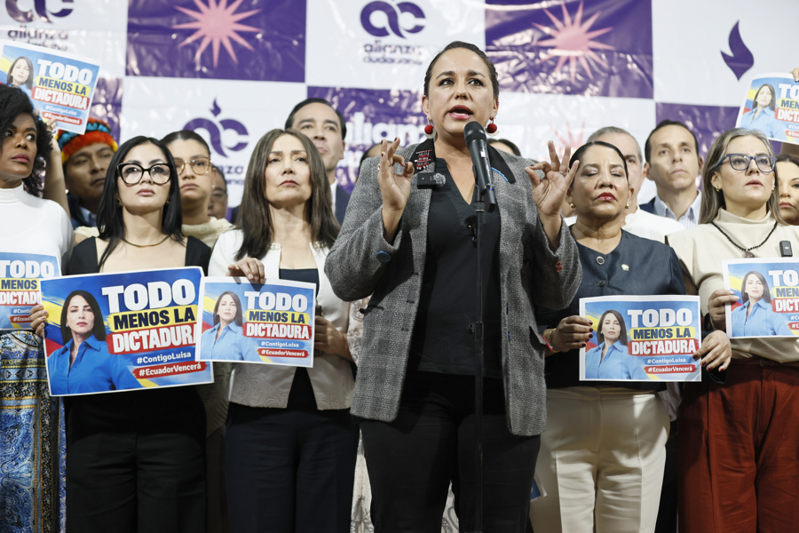 Correísmo denuncia persecución en Ecuador y exige "inmediata libertad" de Luisa González