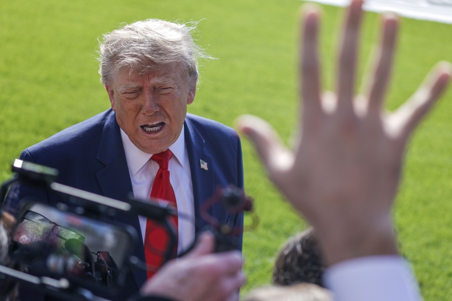 Trump vuelve a insultar a una periodista: "Eres una horrible reporterilla"