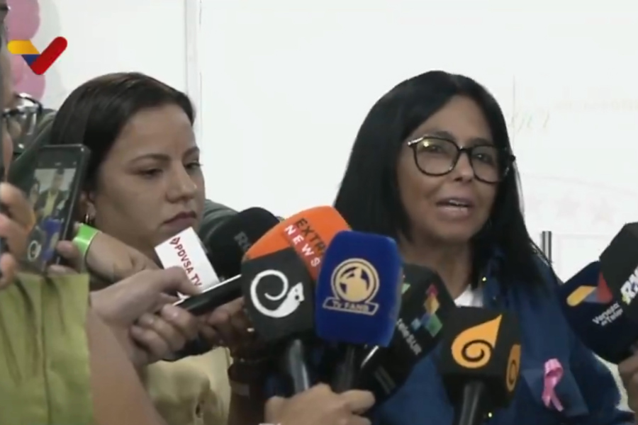 Delcy Rodríguez dice que Machado pudo evitar hacer un "show" en su vuelta a Venezuela