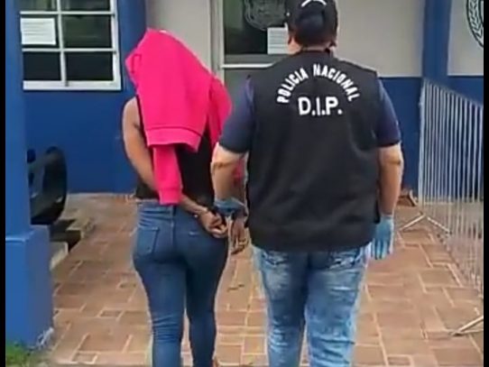 Capturan a una mujer por su presunta vinculación a un homicidio en La Chorrera