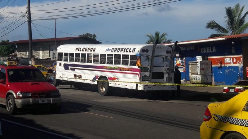 Asesinan a un hombre en un bus en Puerto Pilón