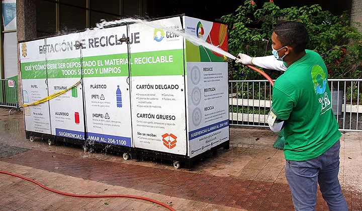 Alcaldía realiza limpieza de estaciones de reciclaje para prevenir el covid-19