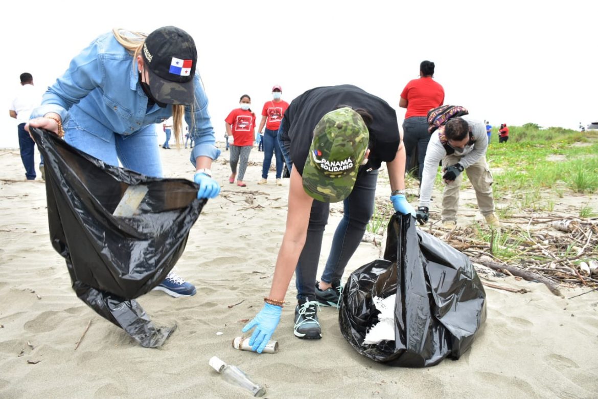 Con limpieza de playas inicia programa de voluntariado en Los Santos