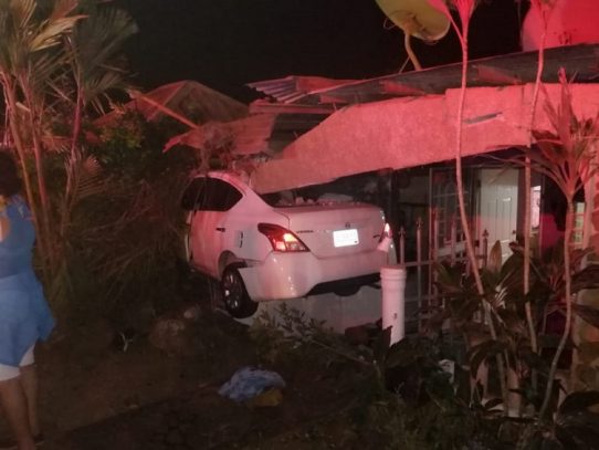 Auto se estrella con una casa en Arraiján, el conductor es del Senan