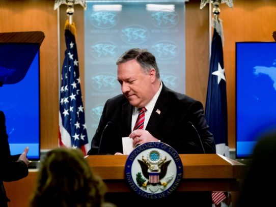EE.UU. evalúa "todas las opciones" para extender embargo de armas a Irán