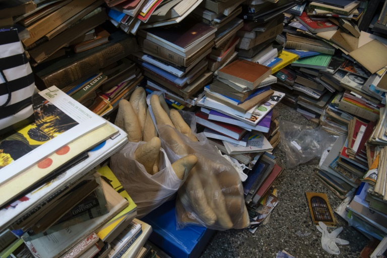 Comida y libros como aliciente, la receta de una librería uruguaya devenida olla popular por la pandemia