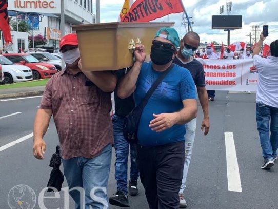 Suntracs protesta por los derechos de los trabajadores en medio de la pandemia