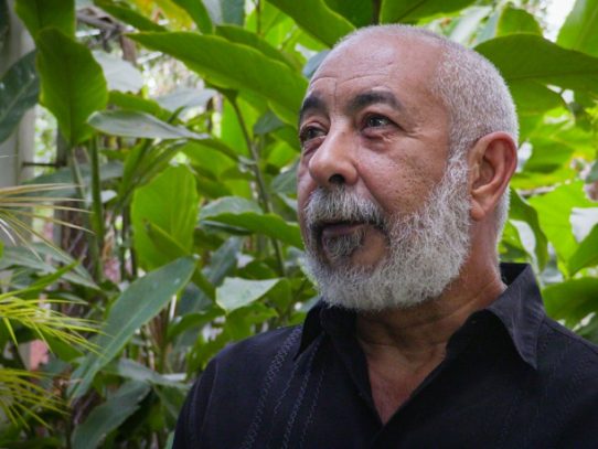 El hombre es "el coronavirus del mundo", dice novelista cubano Padura