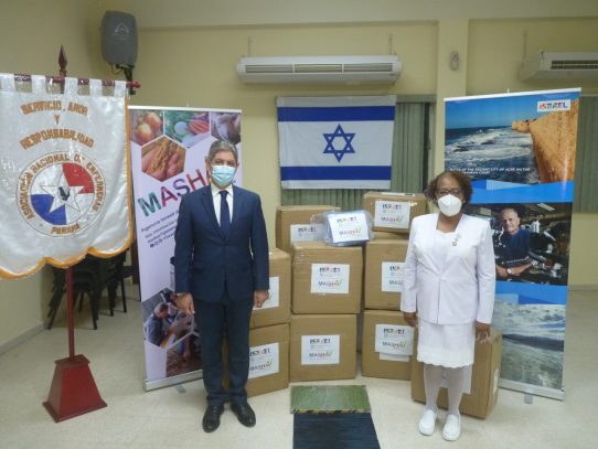 Embajada de Israel dona insumos médicos a enfermeras de Panamá