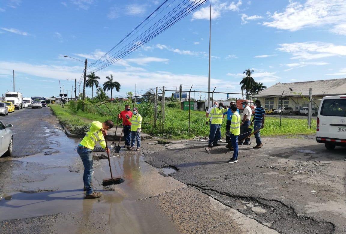 MOP intervendrá puntos críticos en vía Bolívar frente a los bomberos de Arco Iris