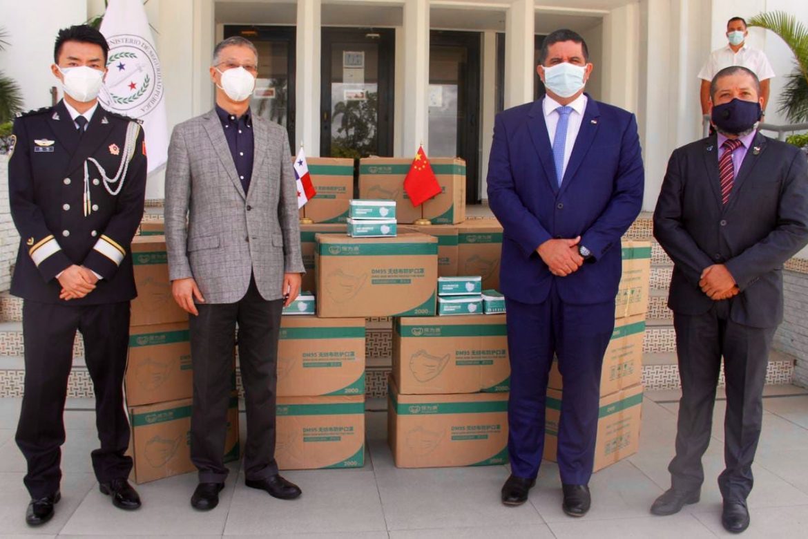 Embajada de China en Panamá dona 100 mil mascarillas a la Fuerza Pública