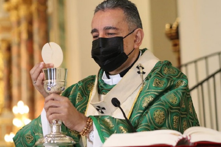 Monseñor Ulloa: "No caigan en la tentación de vender sus títulos de propiedad"