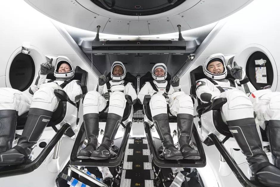 Astronautas ingresan a Estación Espacial tras viaje exitoso de SpaceX