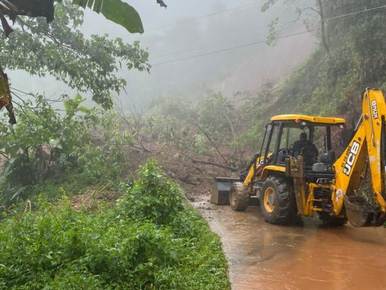 MOP atiende puntos críticos para reabrir vías colapsadas por las lluvias