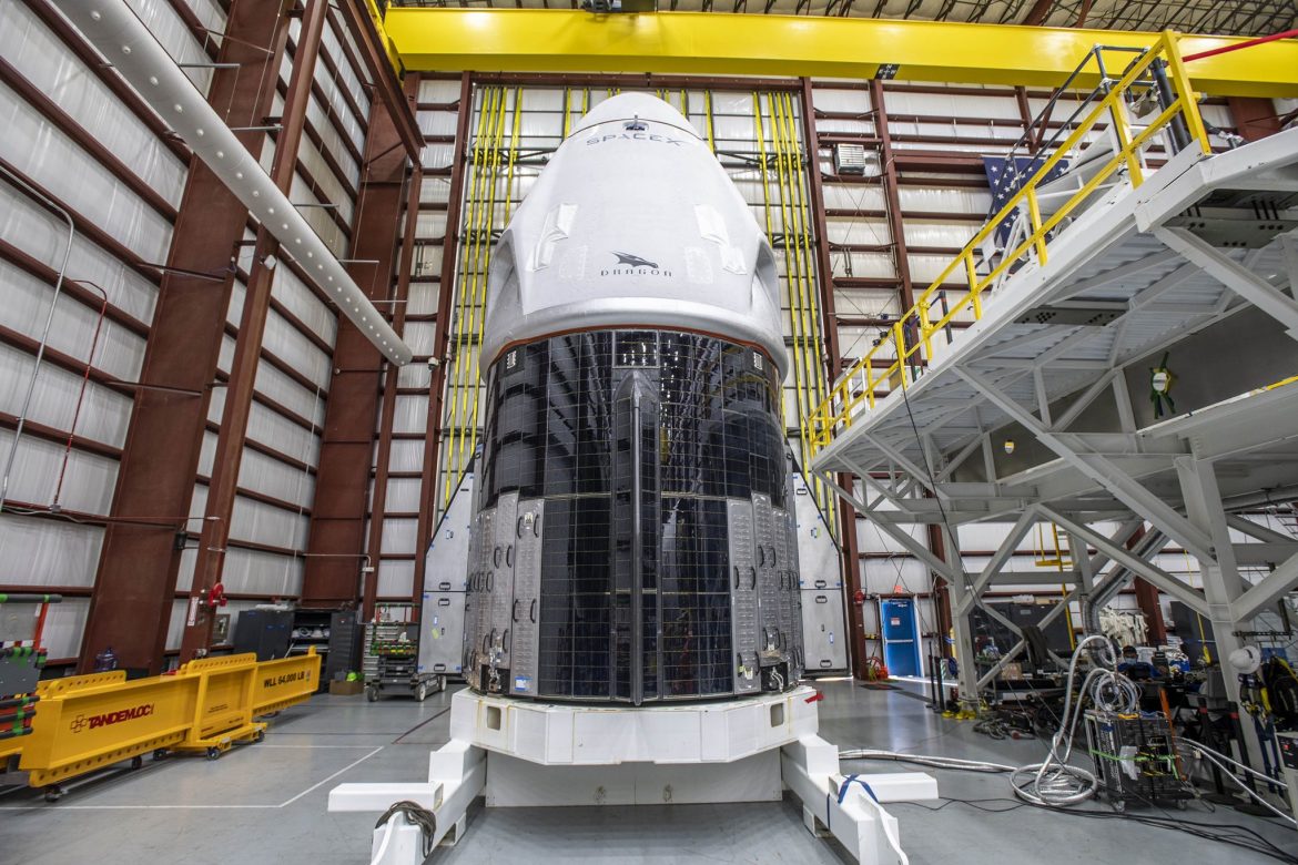 SpaceX envía el domingo a cuatro astronautas a la estación espacial