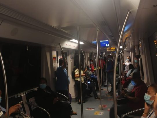 Línea 1 del Metro detenida por fluctuación eléctrica