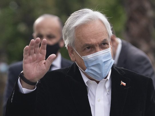 Piñera pide colaborar para que la "nueva Constitución" una a Chile