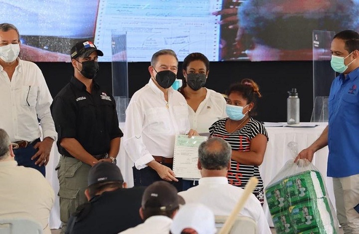 Senadis entrega capital semilla del programa Fami-Empresas y ayudas técnicas en Veraguas