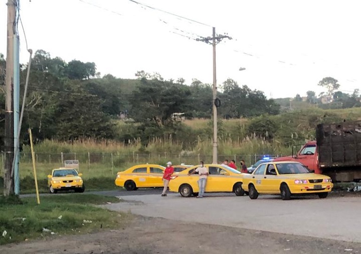 Taxistas protestan, piden se aplique la medida de "par" y "non"