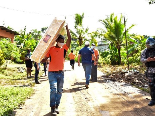 Gobierno nacional traslada ayuda humanitaria a los afectadas por la crecida del Río Chilibre