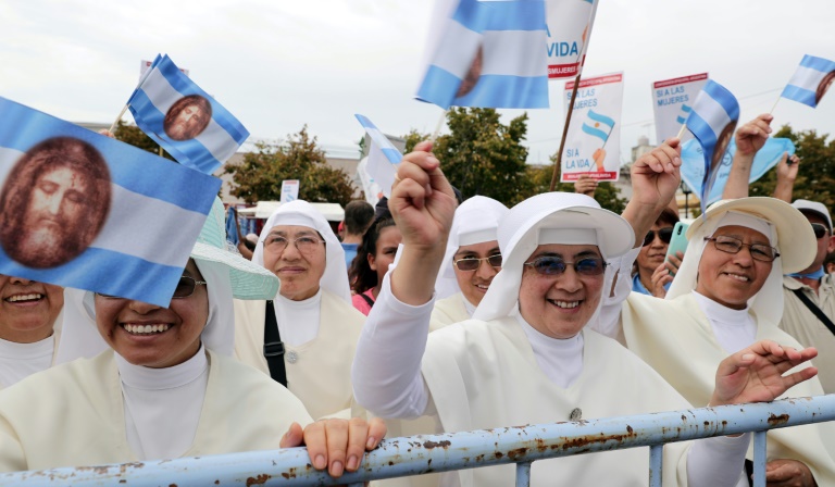 Iglesia Católica celebra misa multitudinaria en Argentina contra la ley de aborto