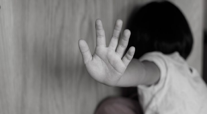 Detenido por abusar de un bebé de 10 meses y un niño de ocho años