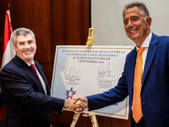 El Canal de Panamá firma acuerdo con el Puerto de Róterdam para promover el comercio