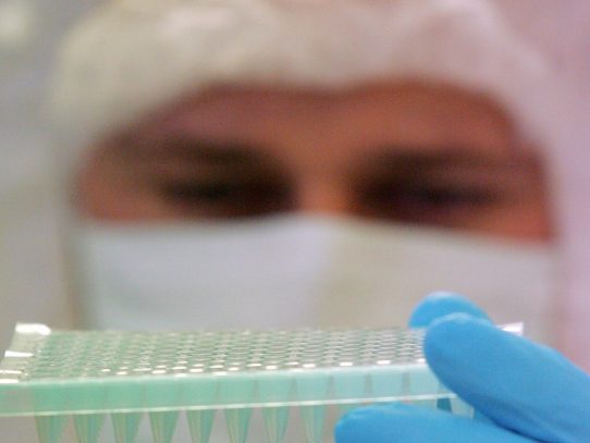 Harán secuenciación en cien mil personas para crear base de datos genómicos