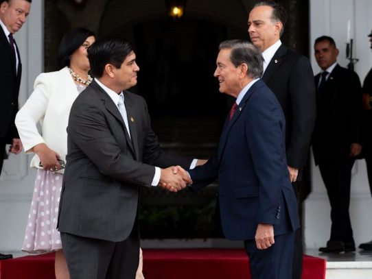 Cortizo recibe al presidente de Costa Rica en el Palacio de las Garzas