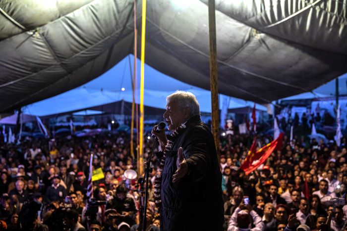 AMLO en el laberinto neoliberal