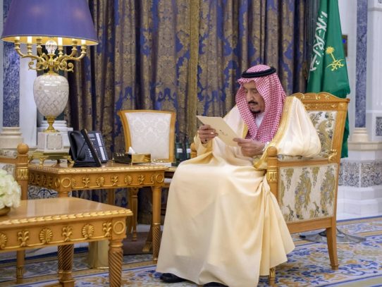 Rey de Arabia Saudita aparece tras arresto de príncipes acusados de complot