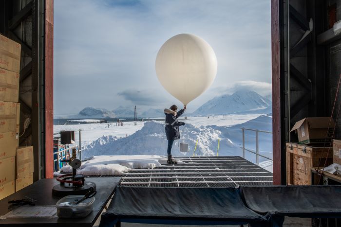 Atrapada en el hielo, esta embarcación estudiará los efectos del cambio climático en el Ártico