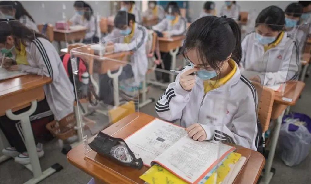 Wuhan, la ciudad china donde surgió el COVID-19, reabre sus colegios