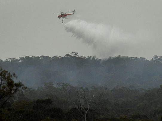 La ola de calor aviva el fuego en Australia