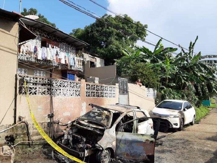 Incendian auto de una familia en 24 de Diciembre