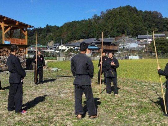 Un estudiantes japonés, primer diplomado en estudios sobre ninjas