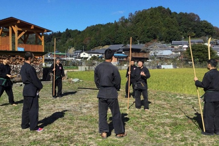 Un estudiantes japonés, primer diplomado en estudios sobre ninjas