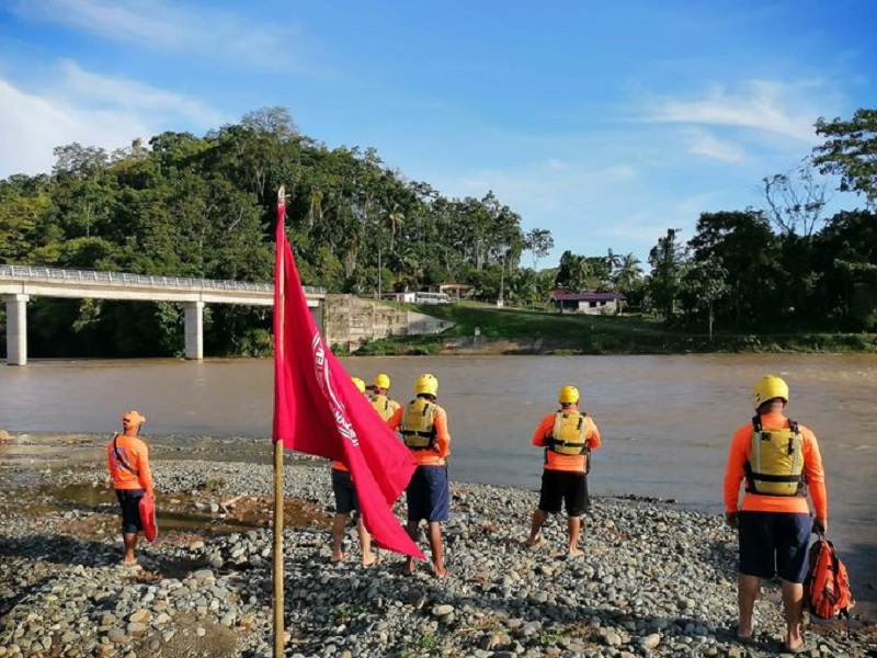 Sinaproc instala banderas rojas y amarillas en playas y ríos