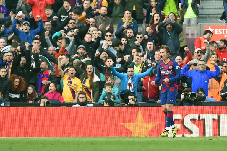 Barcelona gana 2-1 al Getafe y alcanza al Real Madrid