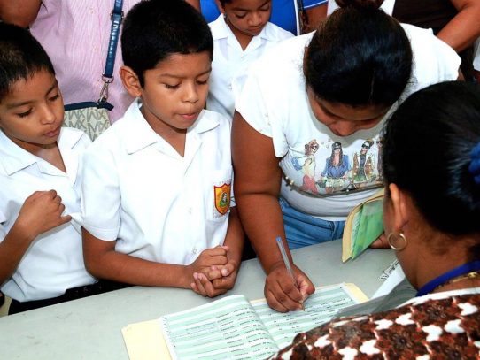 Ifarhu inicia pagos de beca universal en el distrito de San Miguelito